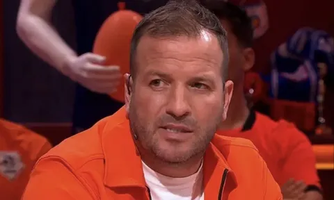 Van der Vaart gây tranh cãi