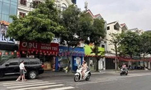 Công an Hà Nội ập vào một ngôi nhà trên phố Đức Giang