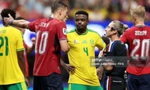 Nữ trọng tài "hot" nhất World Cup 2026: Từ bỏ quyền cao chức trọng để "cầm cân nảy mực" cánh mày râu