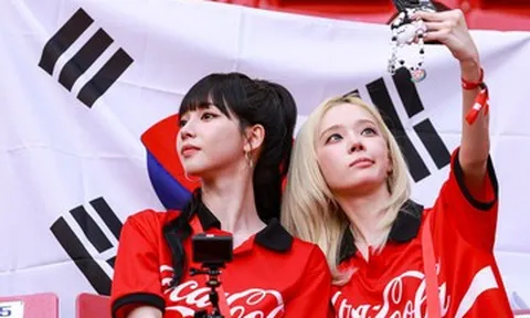 Dàn CĐV xinh đẹp 'thiêu đốt' khán đài World Cup
