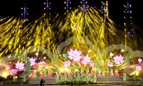 Từ Bến Ninh Kiều đến Đất Sen hồng: Những ngày hội níu chân du khách