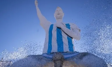 Argentina khánh thành bức tượng Lionel Messi cao nhất thế giới