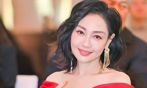 "Phú bà ẩn danh" của showbiz, U60 vẫn độc thân quyến rũ