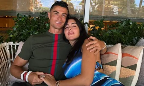 10 triệu lượt thả tim cho bức ảnh Ronaldo ôm mỹ nhân nóng bỏng giữa lúc đang là tâm điểm World Cup 2026