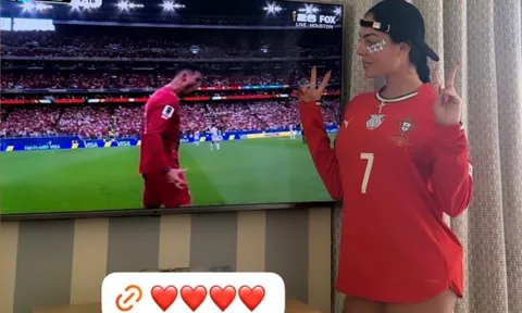 Georgina ăn mừng bàn thắng của Ronaldo tại nhà