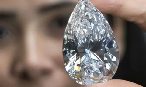 Đế chế kim cương rung chuyển: Những viên đá quý và cái giá bằng sinh mạng