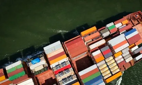 Eo biển Hormuz thông tuyến, giá dầu lao dốc: 40 triệu thùng dầu chờ 'xả'