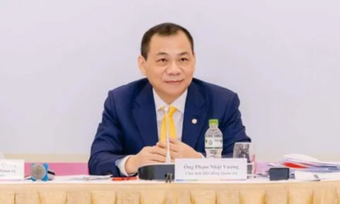 Đại gia trúng 'đất vàng' bỏ cọc; ông Phạm Nhật Vượng là cổ đông của LPBank