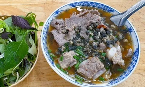 Giá xăng giảm, vì sao bát phở và suất cơm vẫn chưa hạ giá?