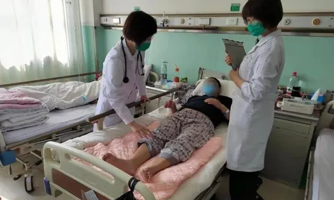Người đàn ông 50 tuổi suýt tử vong sau khi ăn cơm rang