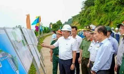 Bộ trưởng Bộ Ngoại giao Lê Hoài Trung khảo sát các dự án trọng điểm tại đảo Hòn Khoai