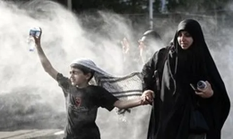 Không khí sẻ chia trên đường phố Iran trong ngày quốc tang