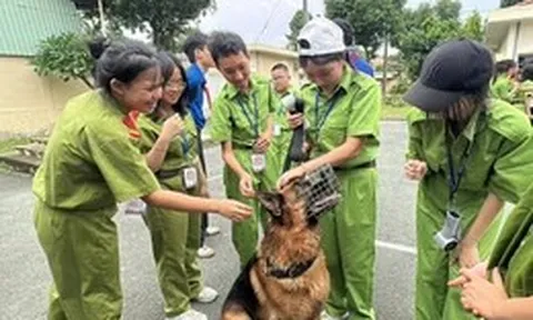 150 'chiến sĩ nhí' trải nghiệm một ngày làm cảnh sát cơ động rèn ý chí, luyện bản lĩnh