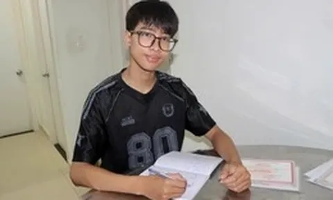 Học bổng Chắp cánh ước mơ: Phụ mẹ bán cà phê, bưng hủ tiếu, đoạt giải kỳ thi Olympic