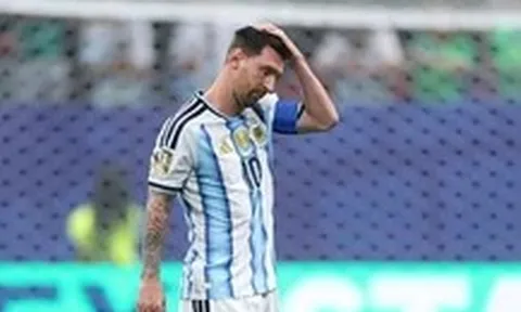 Messi tiếp tục đá hỏng phạt đền, lập kỷ lục buồn tại World Cup