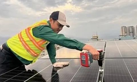 Chưa đồng thuận dùng ngân sách hỗ trợ lắp điện mặt trời mái nhà: Thị trường có kém sôi động?