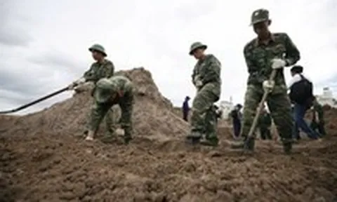 Nhìn lại cuộc tìm kiếm hài cốt liệt sĩ tại Tân Sơn Nhất năm 2017 qua tư liệu của Tuổi Trẻ