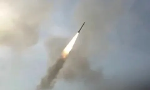 Iran: Ông Trump 'đẩy khu vực vào lửa', sẽ đóng eo biển Hormuz nếu có cuộc tấn công mới