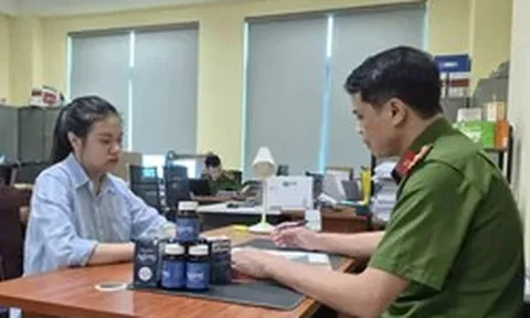 Cô gái trẻ bị khởi tố vì bán thực phẩm tăng cường sinh lý đàn ông giả