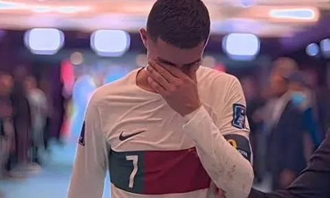 Khoảnh khắc 'bước đi trong nỗi đau' của Ronaldo được tái hiện