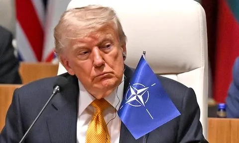 Ông Trump tuyên bố Mỹ sẽ ‘đánh mạnh vào Iran ngay đêm nay’