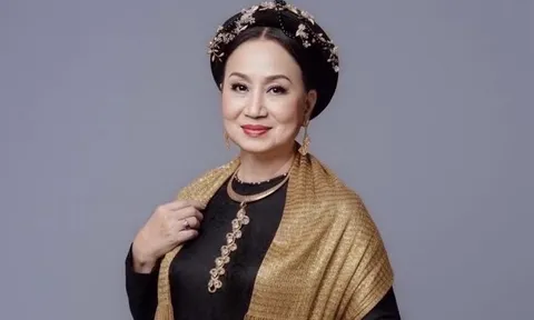 Thần thái của nữ NSƯT duy nhất đóng cả 2 bộ phim về Nam Phương Hoàng hậu