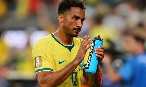 Brazil về nước với chỉ một cầu thủ trên máy bay