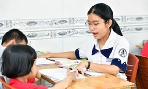 Những cô cậu học trò TP.HCM bỏ kỳ nghỉ hè để dạy học miễn phí