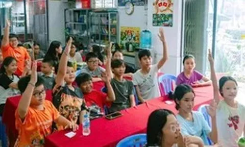 Chiến sĩ Mùa hè xanh dạy tiếng Anh miễn phí cho thiếu nhi