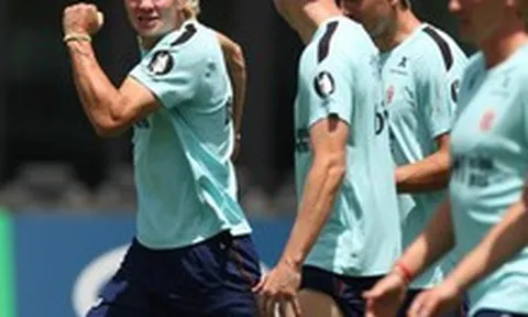 Haaland "đòi nợ" Rooney trước đại chiến với Anh: Lo mà đi chèo thuyền đi là vừa!