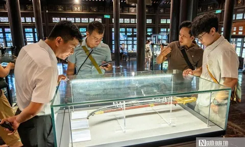 Chiêm ngưỡng những cổ vật lưu dấu vàng son triều Nguyễn