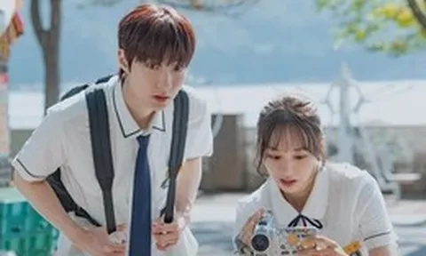 'Chị đại' Kim Hye Soo tái xuất đối đầu với phim thanh xuân của Hyeri