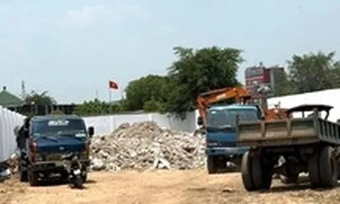 Triệt phá đường dây đổ gần 800 tấn xà bần san lấp trái phép ở TP.HCM