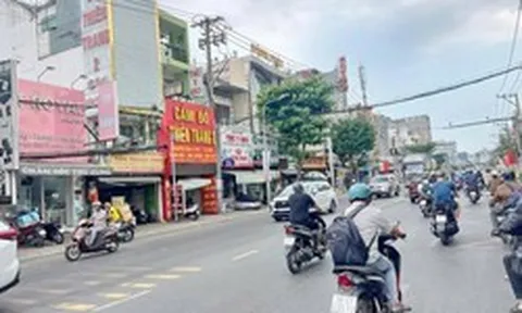 Công an kiểm tra nhà trọ ở ngõ 358 Bùi Xương Trạch, phát hiện và đưa Trần Anh Ước về đồn