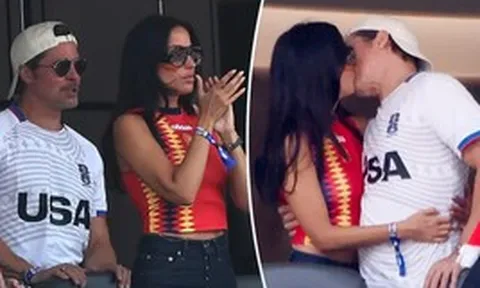 Mặc trận đấu World Cup căng thẳng, Brad Pitt và bạn gái kém 29 tuổi trên khán đài còn "nóng" hơn