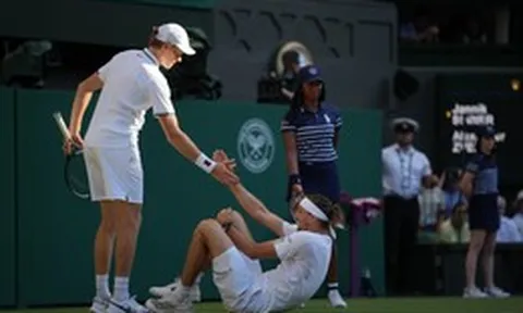 Hành động fair-play của Sinner tại trận chung kết Wimbledon