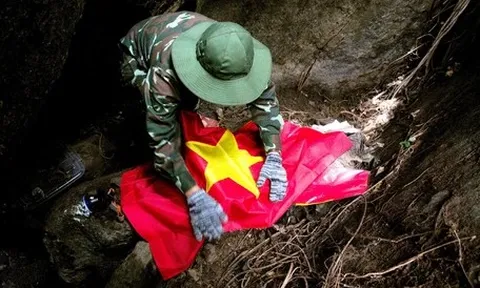 Luồn rừng, phá đá đưa nhiều hài cốt liệt sĩ ra khỏi hang sâu sau hơn 50 năm