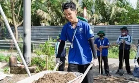 Viên gạch chuyền tay xây nhà tình bạn dưới nắng tháng 7