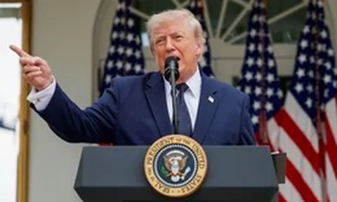 Ông Trump thông báo với Quốc hội việc nối lại chiến sự với Iran, muốn vùng Vịnh 'chia tiền' bảo vệ