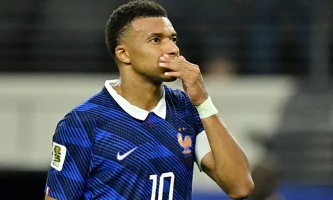 Mbappe buột miệng văng tục trên sóng trực tiếp rồi vội vàng xin lỗi