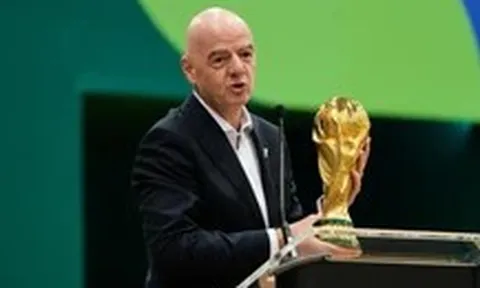 Chủ tịch FIFA bị đề nghị điều tra sau vụ xóa thẻ đỏ cho sao tuyển Mỹ