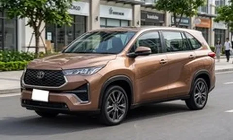 Toyota Innova Cross bản mới chạy thử: Thiết kế tinh chỉnh, dự kiến nâng cấp màn hình, ADAS