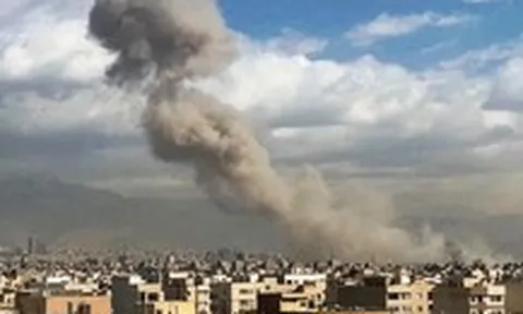 Tehran dọa 'nghiền nát' hạ tầng khu vực nếu Mỹ dám nhắm vào Iran