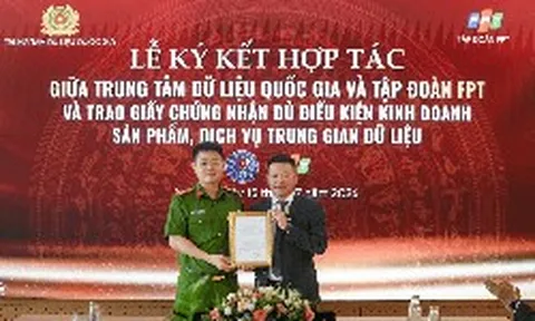 FPT được Bộ Công An trao Giấy chứng nhận đủ điều kiện kinh doanh sản phẩm, dịch vụ trung gian dữ liệu