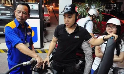 Giá xăng dầu đồng loạt tăng: E10 lên 20.550 đồng/lít, dầu diesel tăng hơn 1.500 đồng/lít