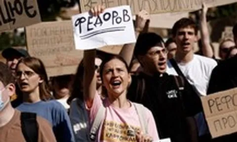 Ông Zelensky thay Bộ trưởng Quốc phòng, hàng ngàn người biểu tình ở Kiev