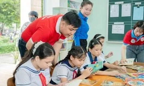 Trao học bổng, mang không gian đọc sách đến thiếu nhi xã Thường Tân