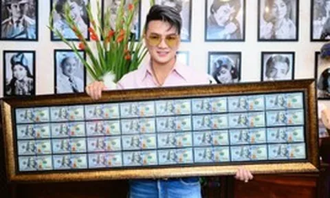Đàm Vĩnh Hưng được tặng 1 khung toàn tiền đô la: "Tôi xém xỉu nhưng phải bình tĩnh lại"