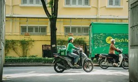Grab phát quà cho tài xế