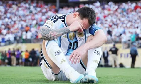 Messi khóc nức nở khi Argentina thua chung kết World Cup